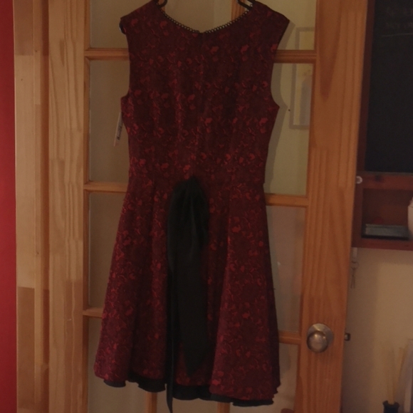 RED DRESS 💃 - Picture 10 of 11